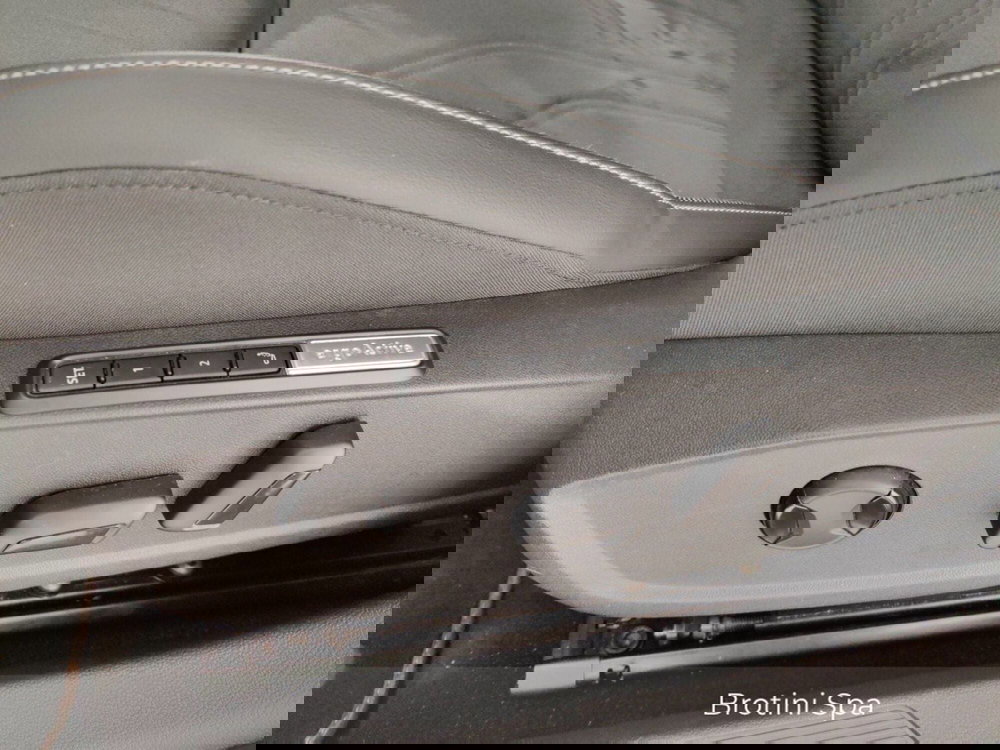 Volkswagen Golf usata a Massa-Carrara (10)