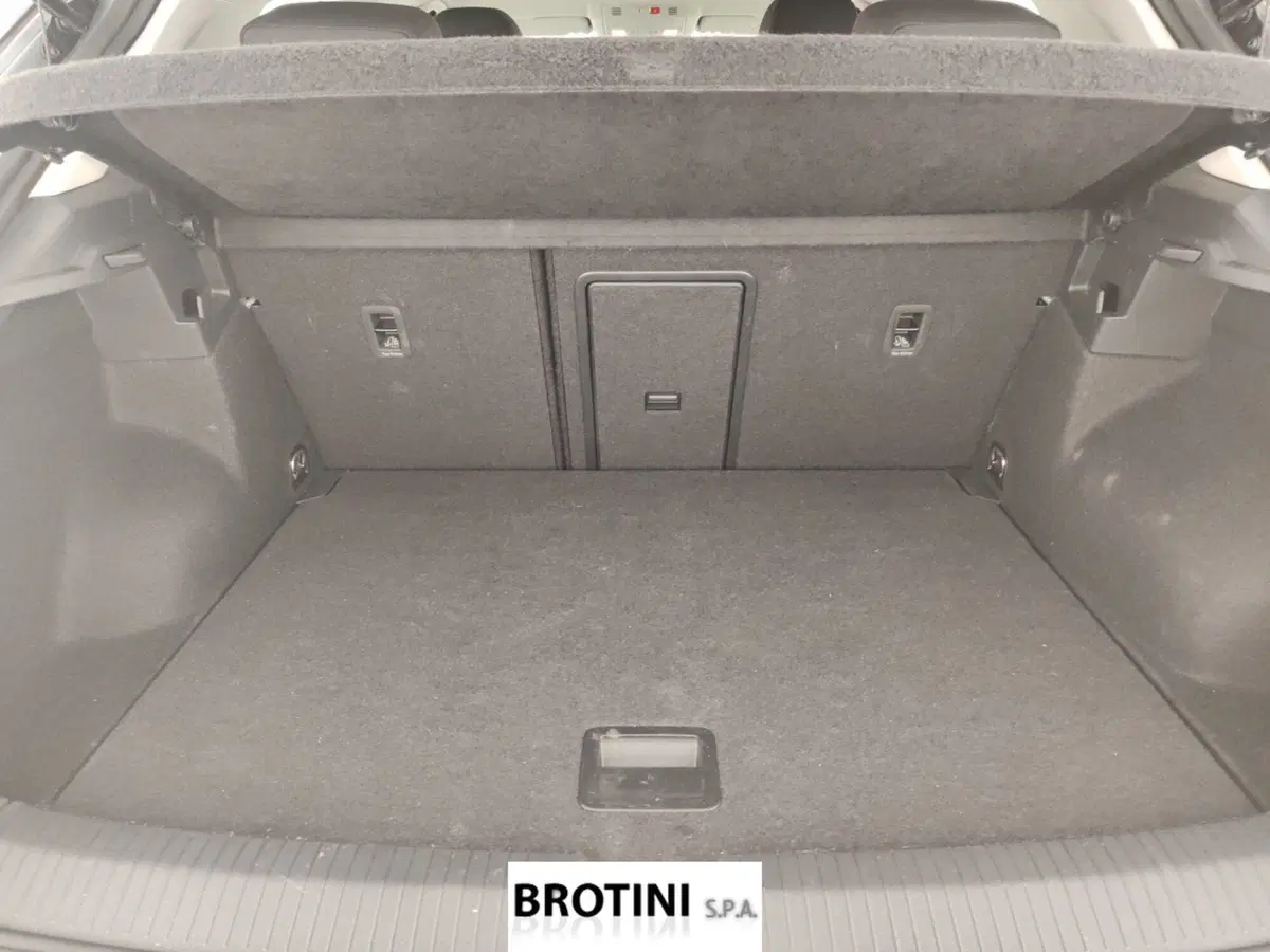 Volkswagen T-Roc usata a Massa-Carrara (15)