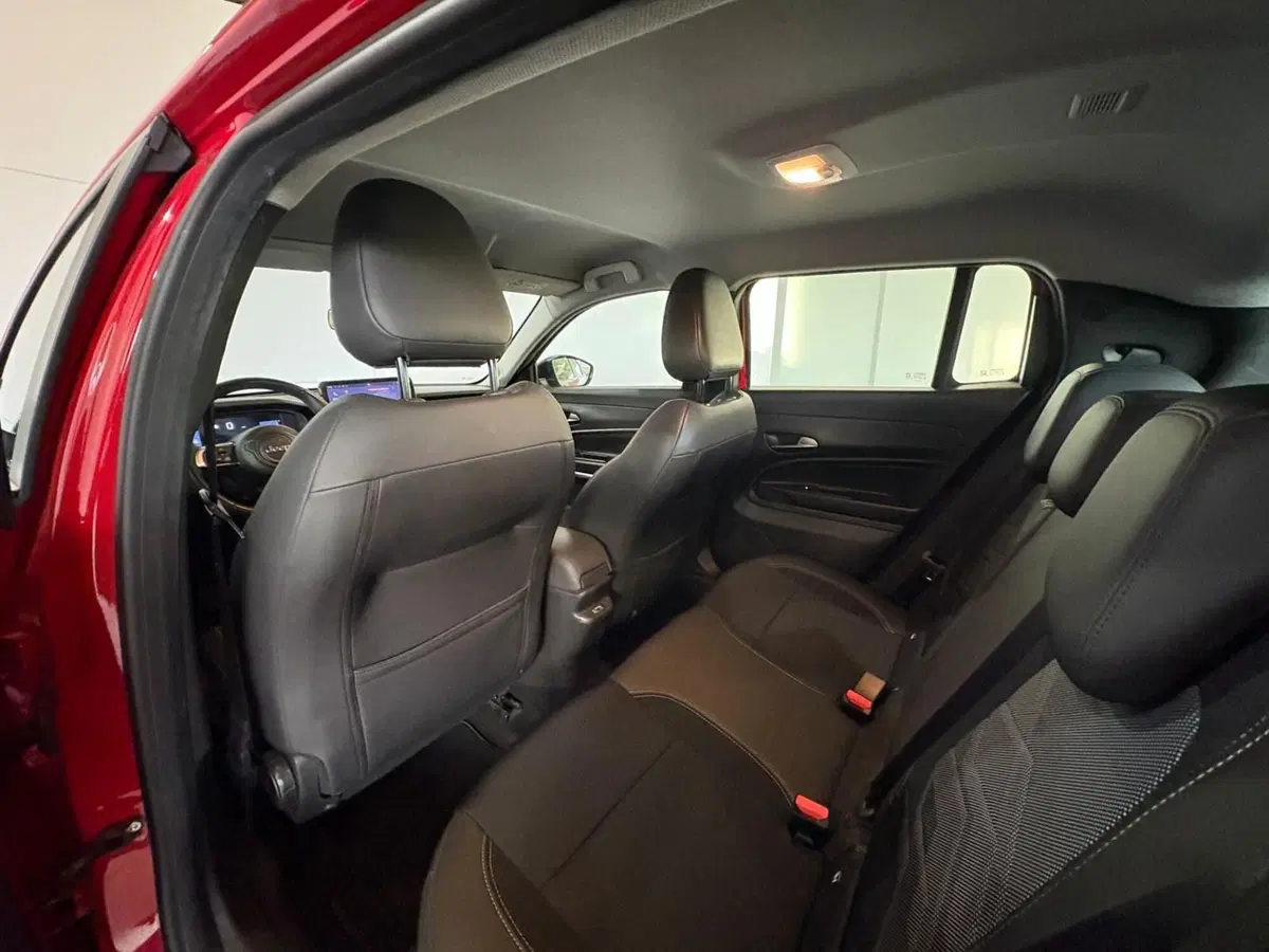 Jeep Avenger usata a Milano (13)