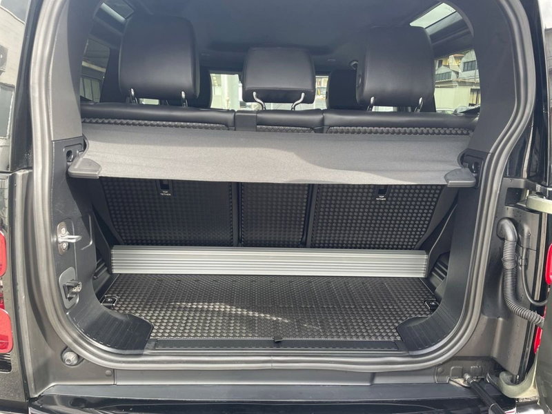 Land Rover Defender usata a Prato (16)