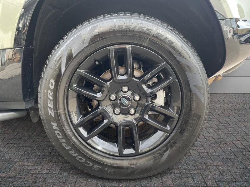 Land Rover Defender usata a Prato (7)