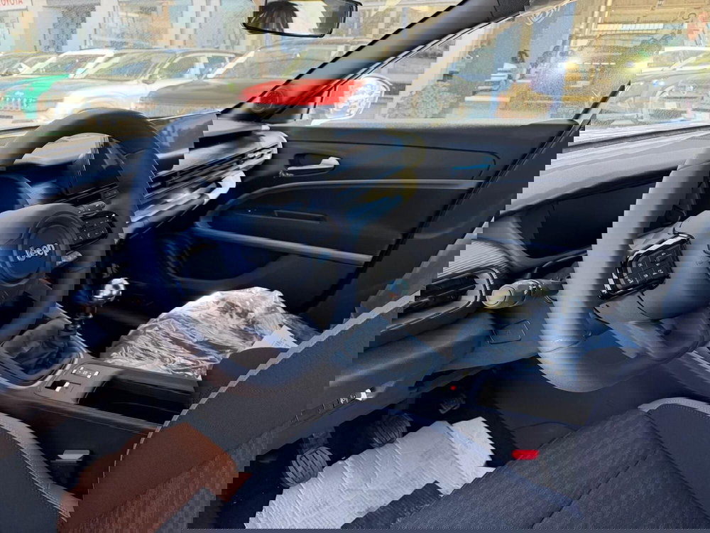 Jeep Avenger nuova a Frosinone (12)