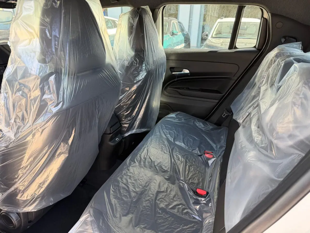 Jeep Avenger nuova a Frosinone (12)