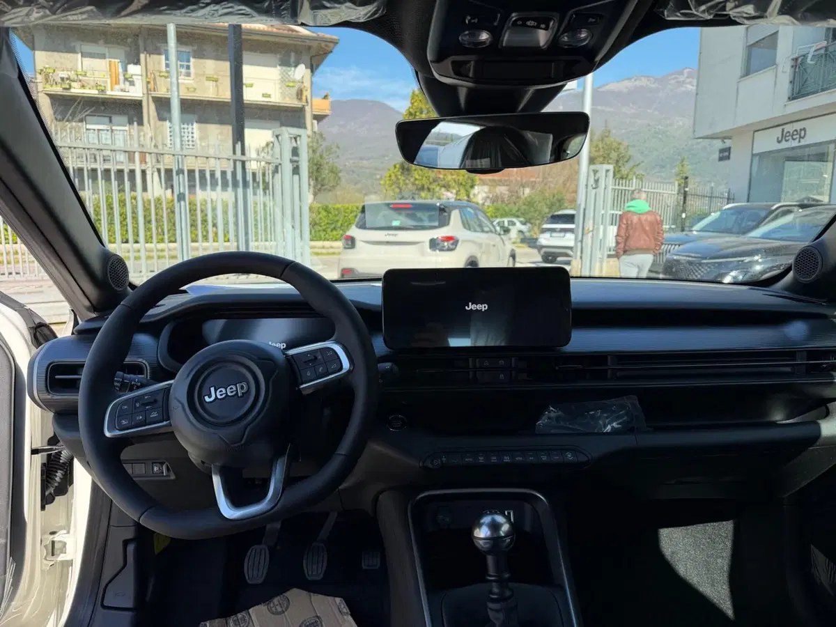 Jeep Avenger nuova a Frosinone (13)