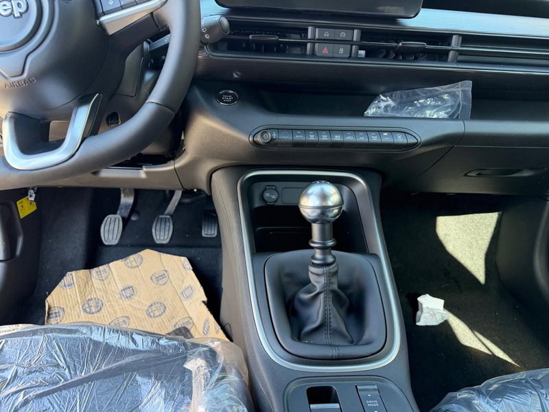 Jeep Avenger nuova a Frosinone (15)