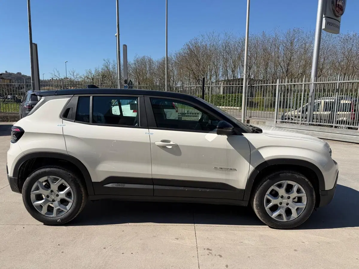 Jeep Avenger nuova a Frosinone (5)