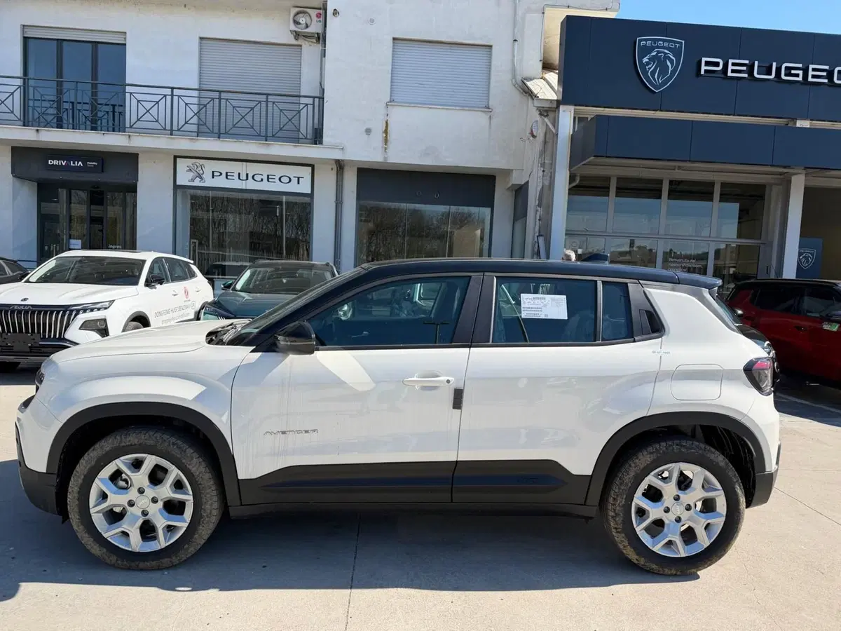Jeep Avenger nuova a Frosinone (8)