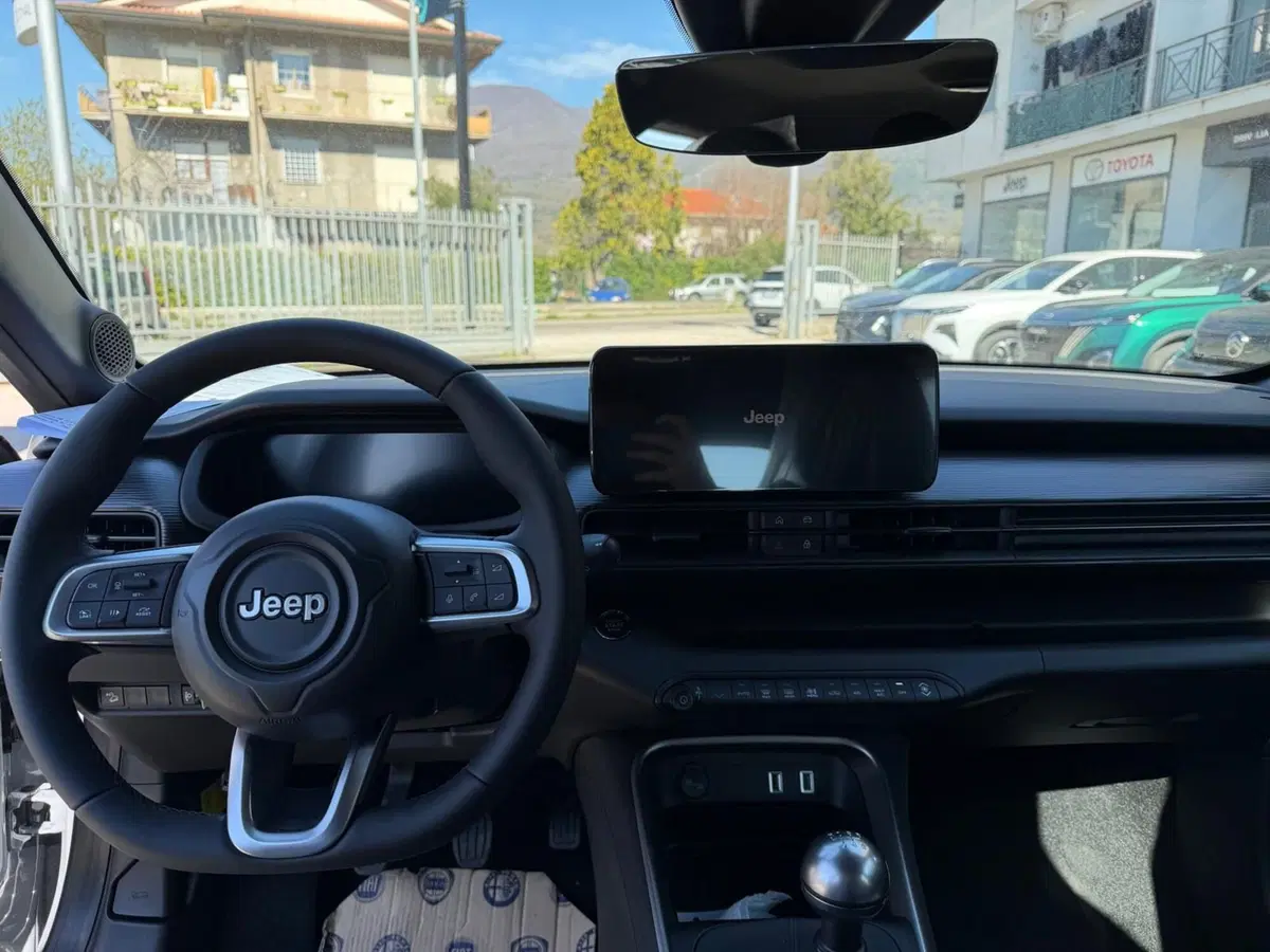 Jeep Avenger nuova a Frosinone (16)
