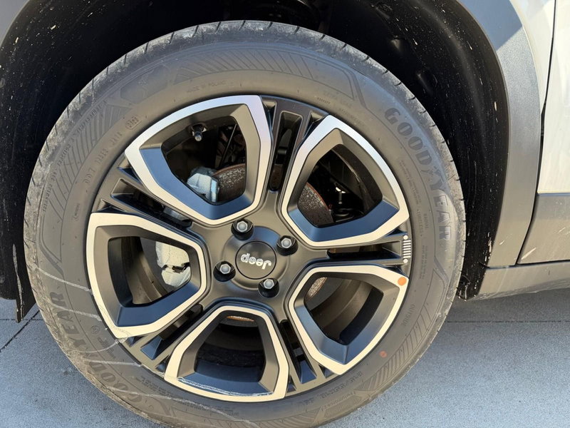 Jeep Avenger nuova a Frosinone (11)