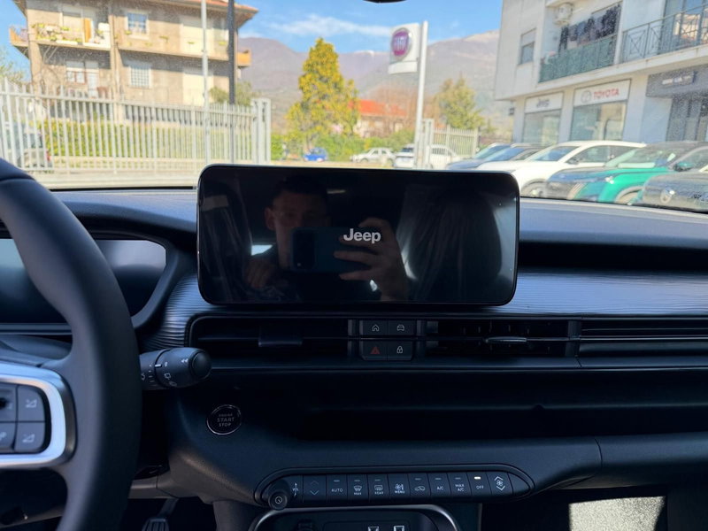 Jeep Avenger nuova a Frosinone (15)