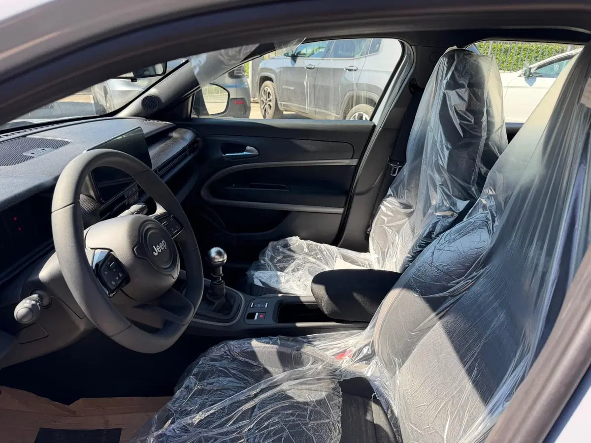 Jeep Avenger nuova a Frosinone (12)