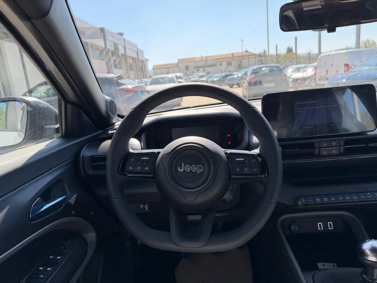 Jeep Avenger nuova a Frosinone (15)