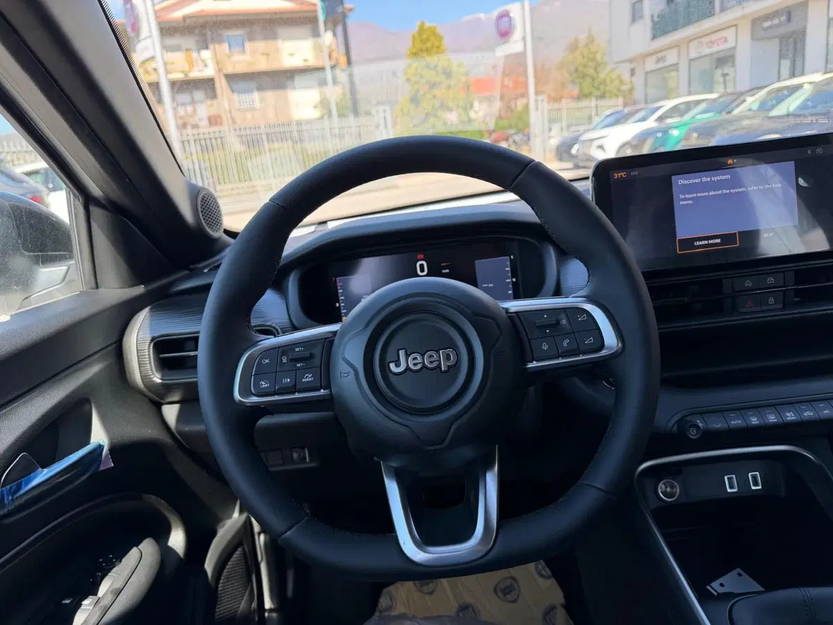 Jeep Avenger nuova a Frosinone (11)