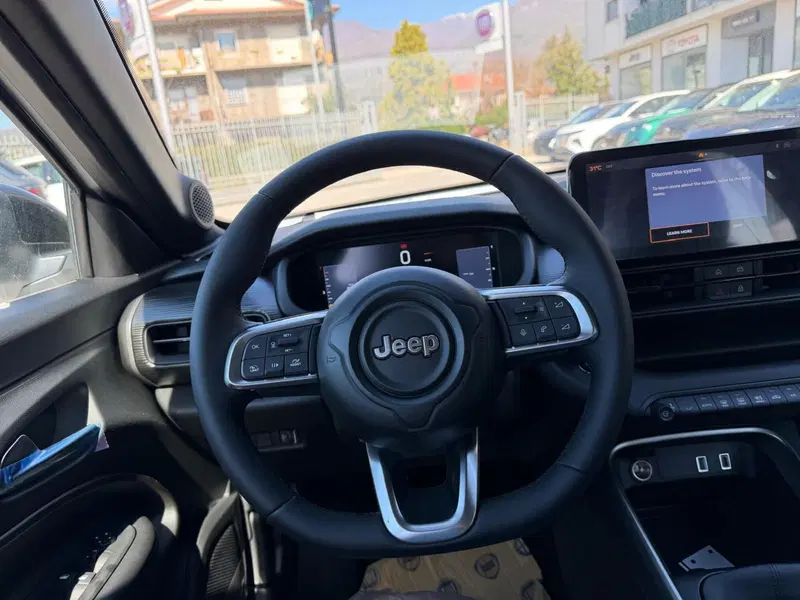 Jeep Avenger nuova a Frosinone (11)