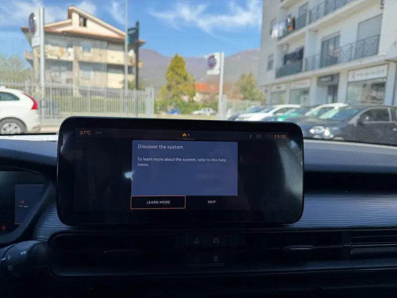 Jeep Avenger nuova a Frosinone (15)