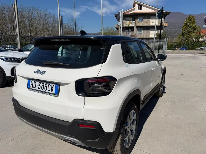 Jeep Avenger nuova a Frosinone (16)