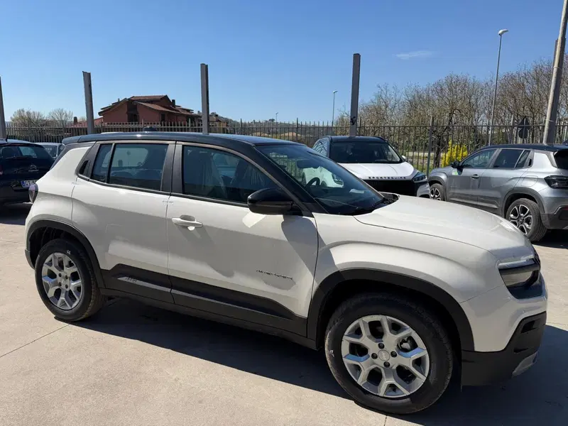 Jeep Avenger nuova a Frosinone (3)