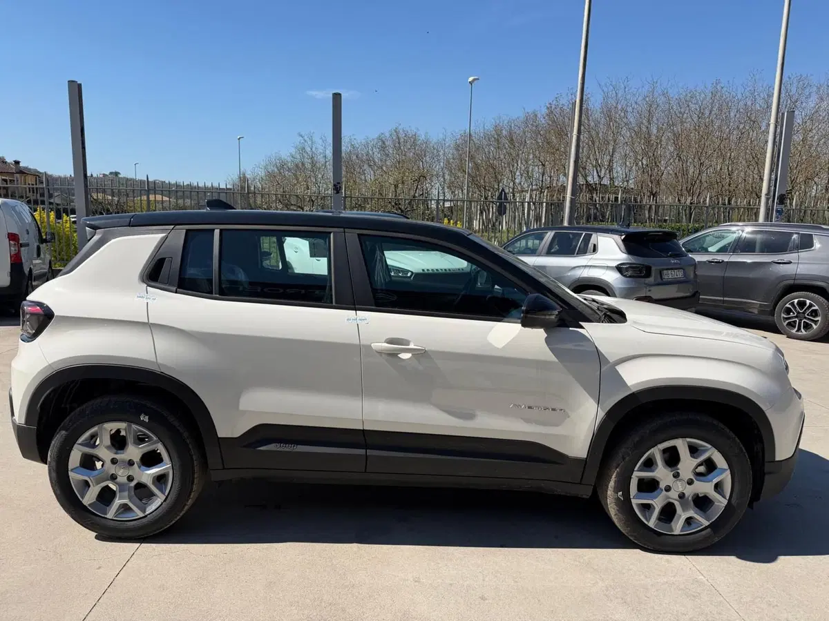 Jeep Avenger nuova a Frosinone (4)