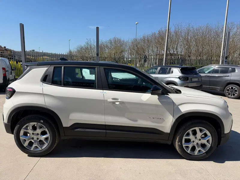 Jeep Avenger nuova a Frosinone (4)