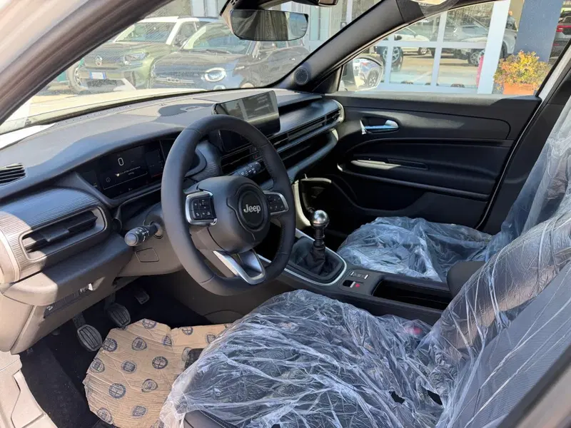 Jeep Avenger nuova a Frosinone (11)