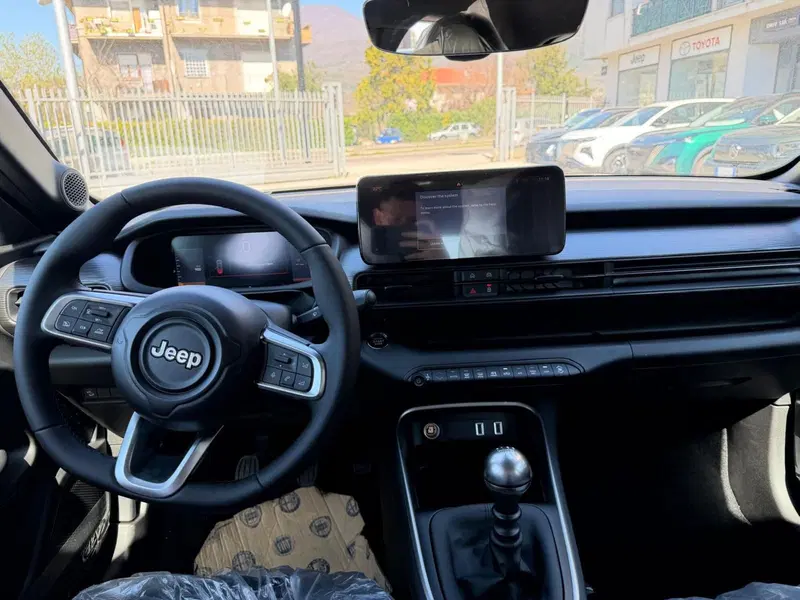 Jeep Avenger nuova a Frosinone (12)