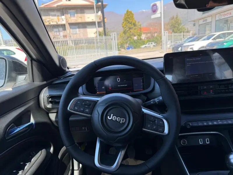 Jeep Avenger nuova a Frosinone (15)