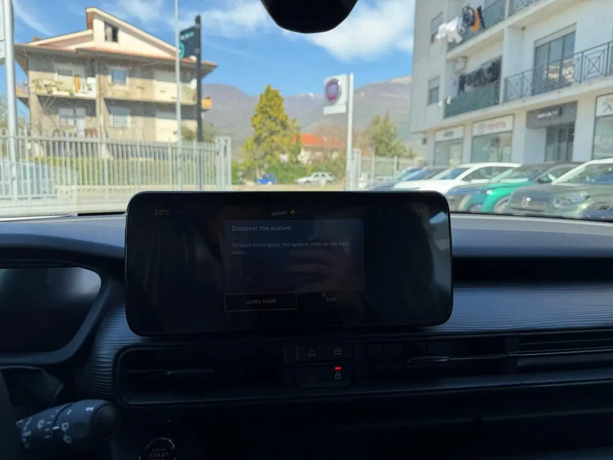 Jeep Avenger nuova a Frosinone (16)