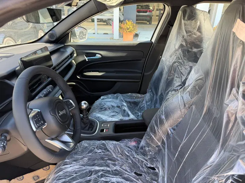 Jeep Avenger nuova a Frosinone (9)