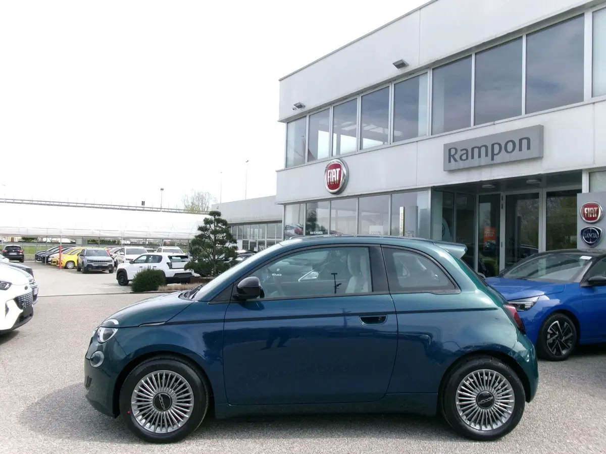 Fiat 500 nuova a Venezia (2)