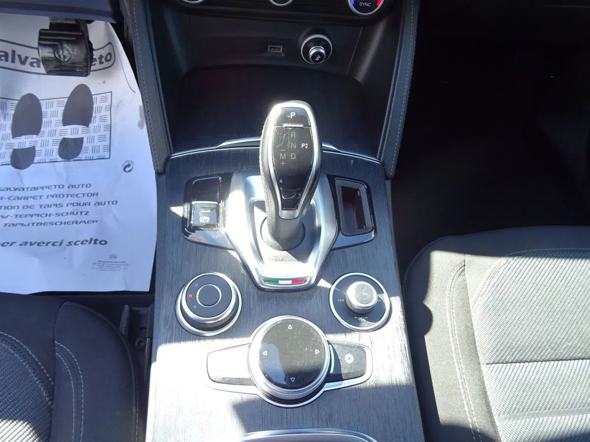 Alfa Romeo Stelvio usata a Lucca (12)