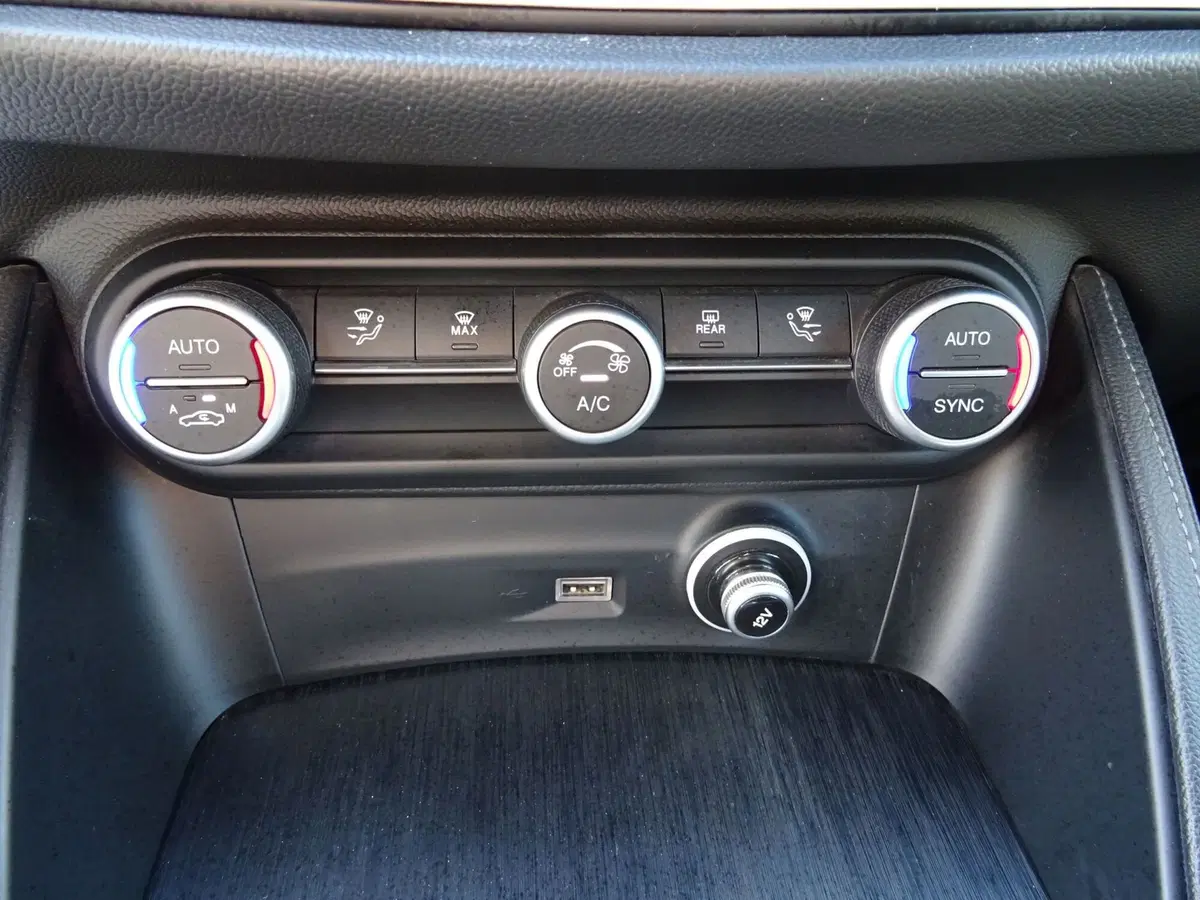 Alfa Romeo Stelvio usata a Lucca (13)