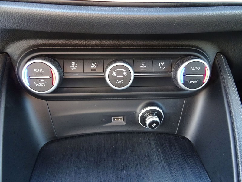 Alfa Romeo Stelvio usata a Lucca (13)