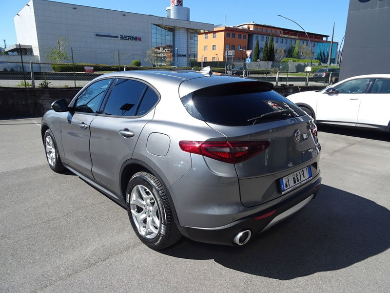 Alfa Romeo Stelvio usata a Lucca (3)