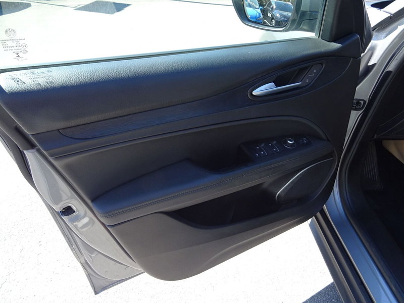 Alfa Romeo Stelvio usata a Lucca (8)