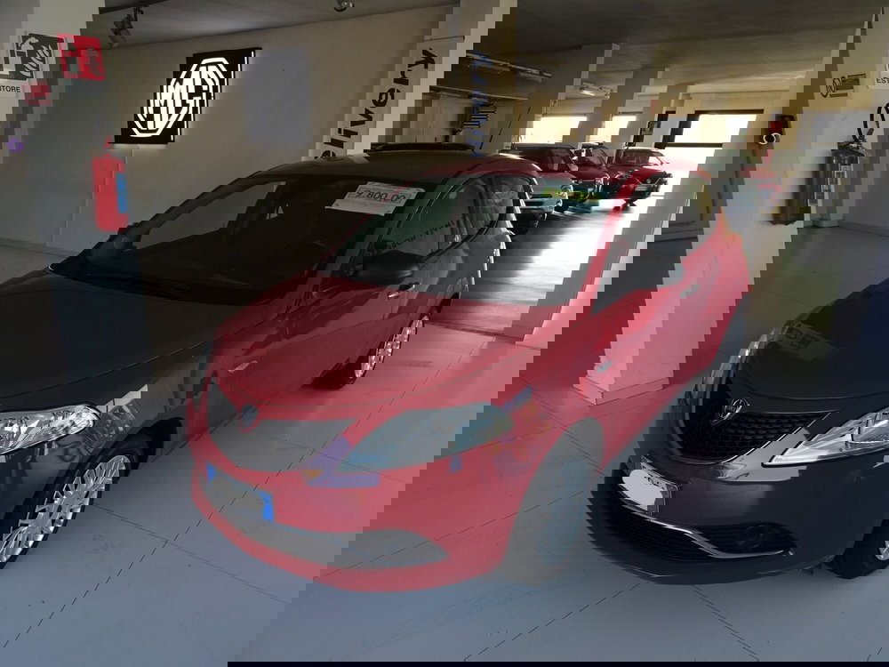 Lancia Ypsilon usata a Lucca