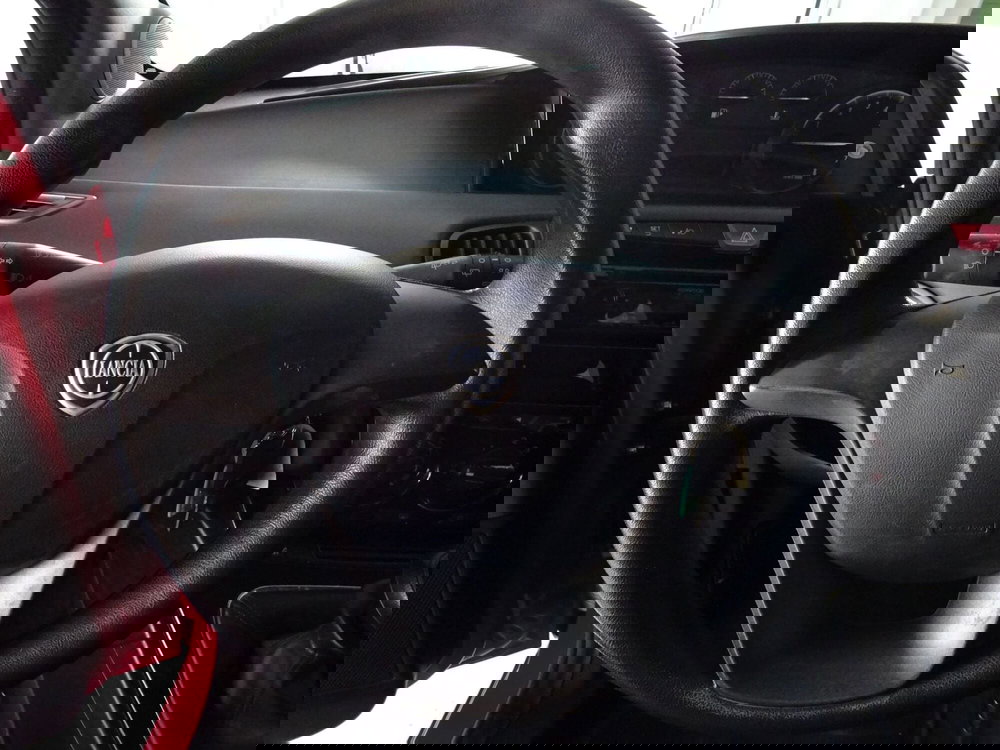 Lancia Ypsilon usata a Lucca (11)