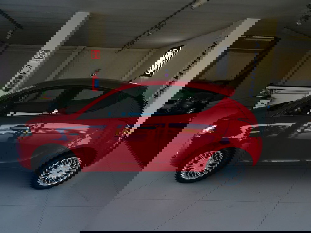 Lancia Ypsilon usata a Lucca (2)