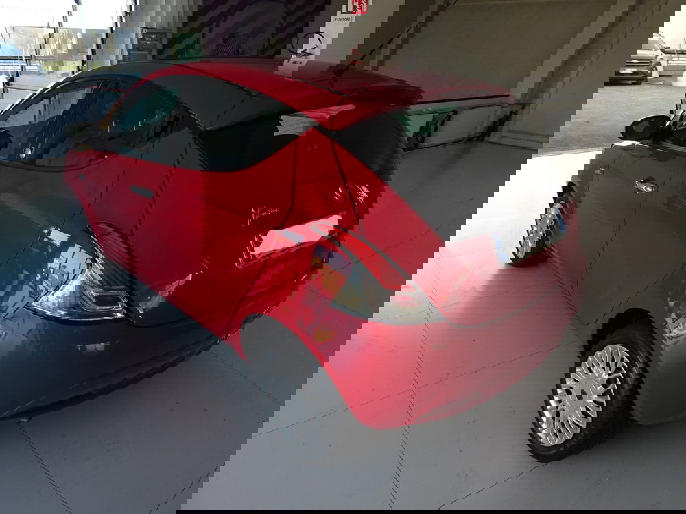 Lancia Ypsilon usata a Lucca (3)