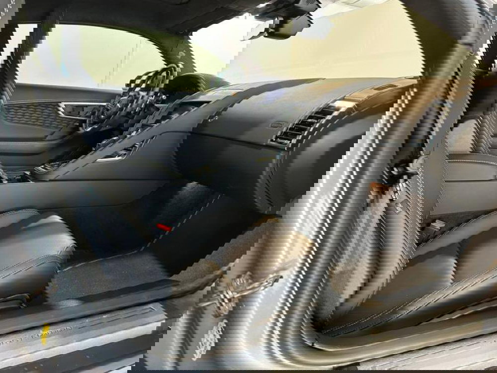 Jaguar F-Type Coupé usata a Venezia (10)