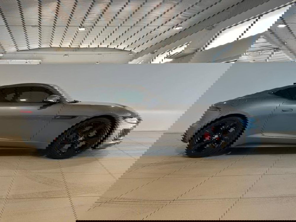 Jaguar F-Type Coupé usata a Venezia (5)