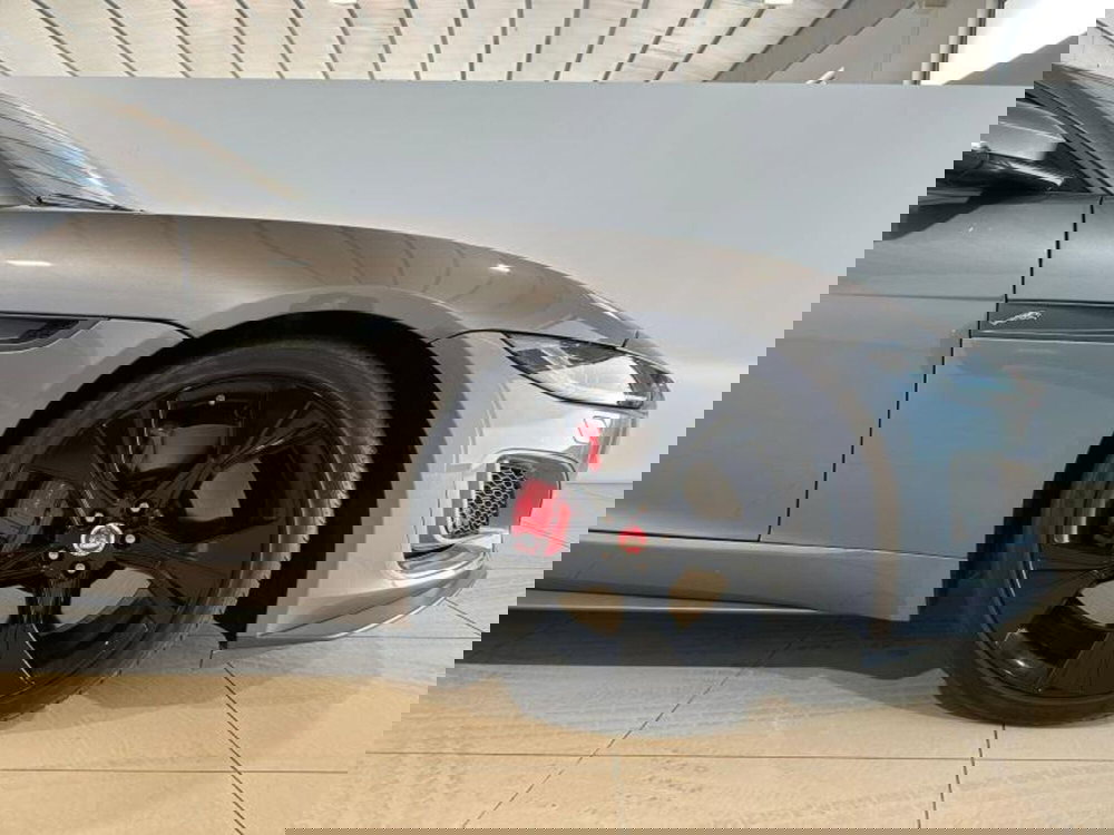 Jaguar F-Type Coupé usata a Venezia (6)