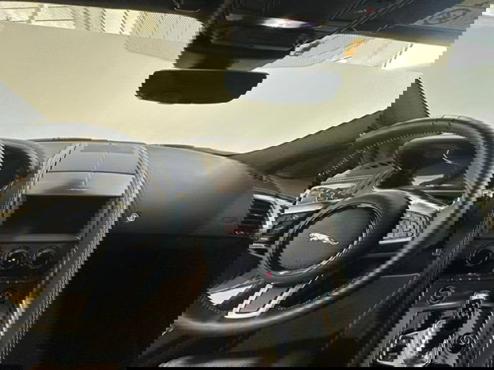 Jaguar F-Type Coupé usata a Venezia (8)