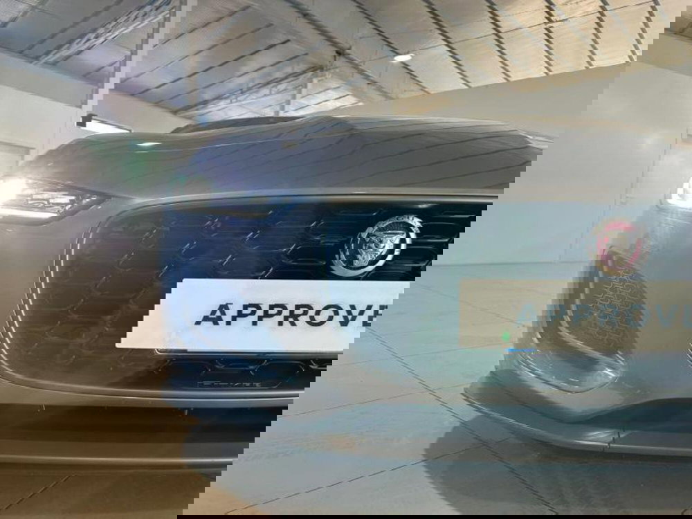 Jaguar F-Type Coupé usata a Venezia (9)