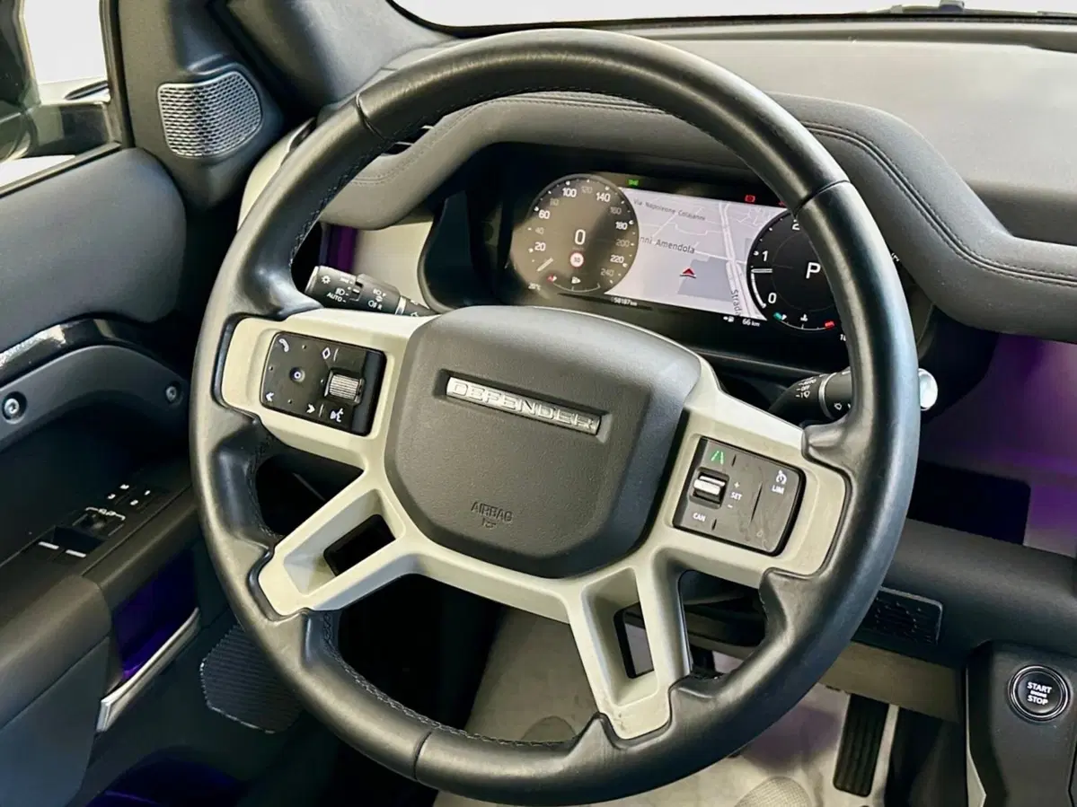 Land Rover Defender usata a Bari (10)