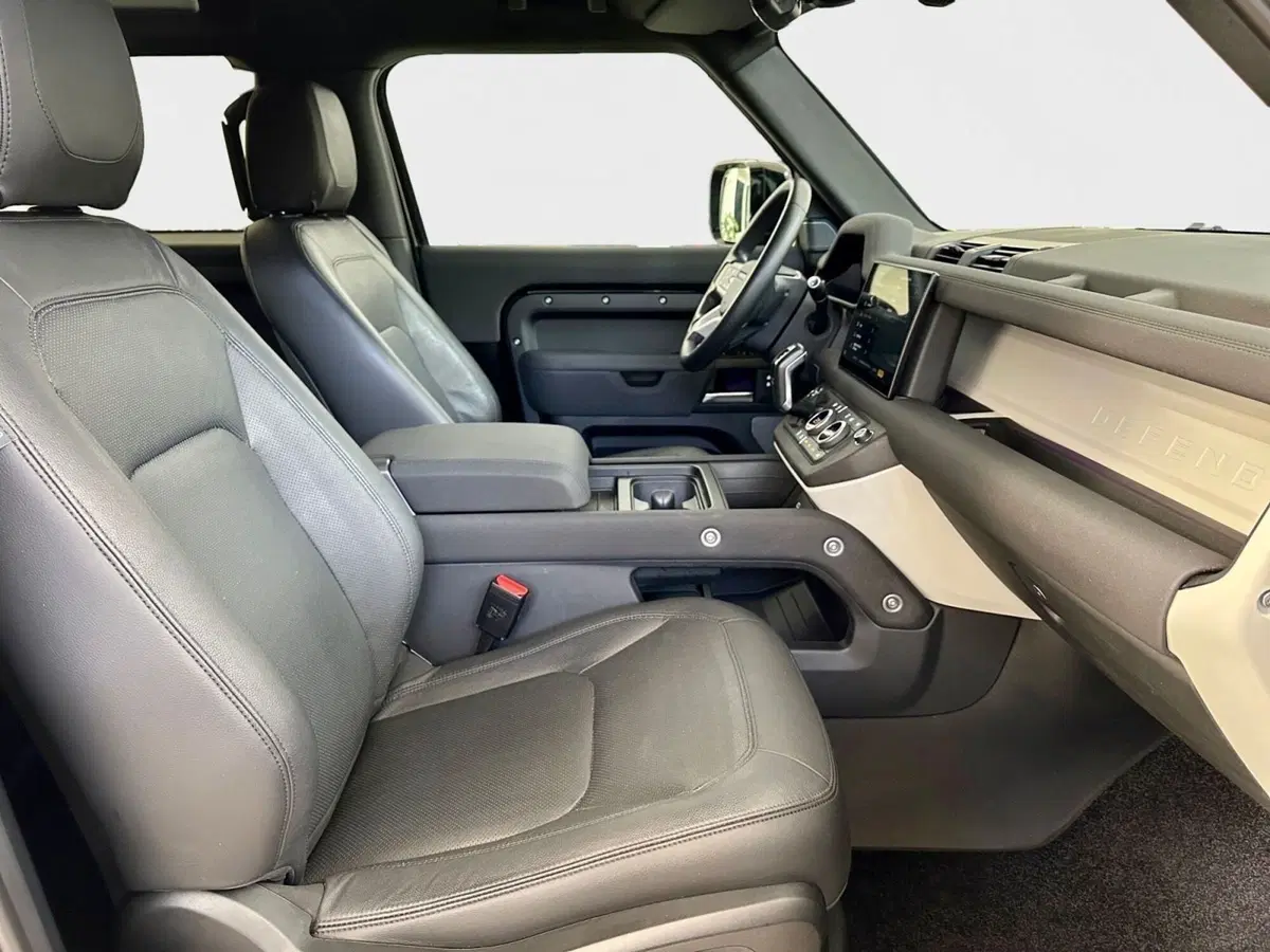 Land Rover Defender usata a Bari (3)