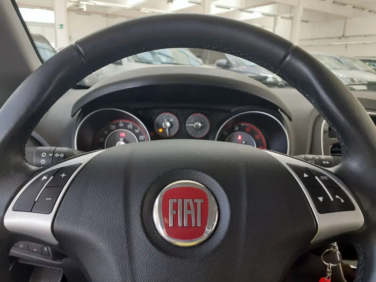 Fiat Punto usata a Modena (12)