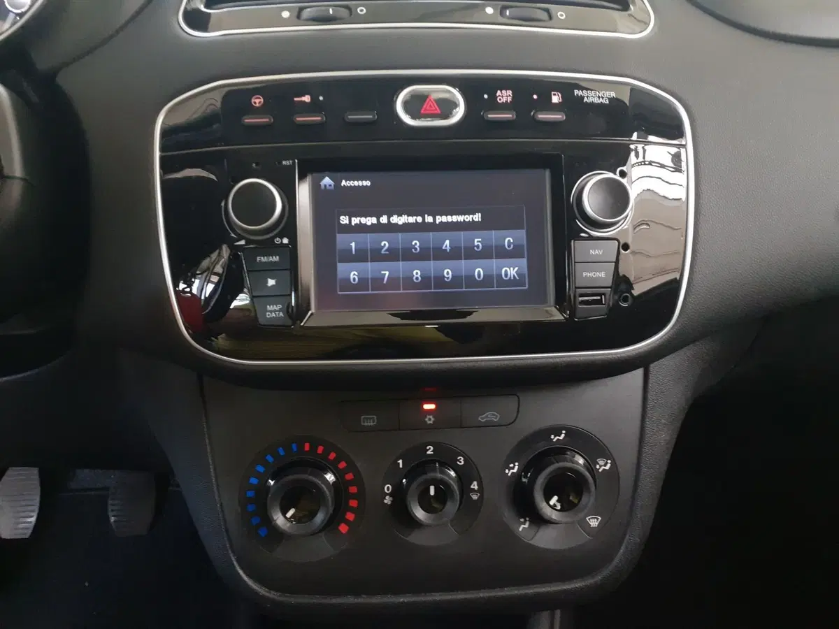 Fiat Punto usata a Modena (13)