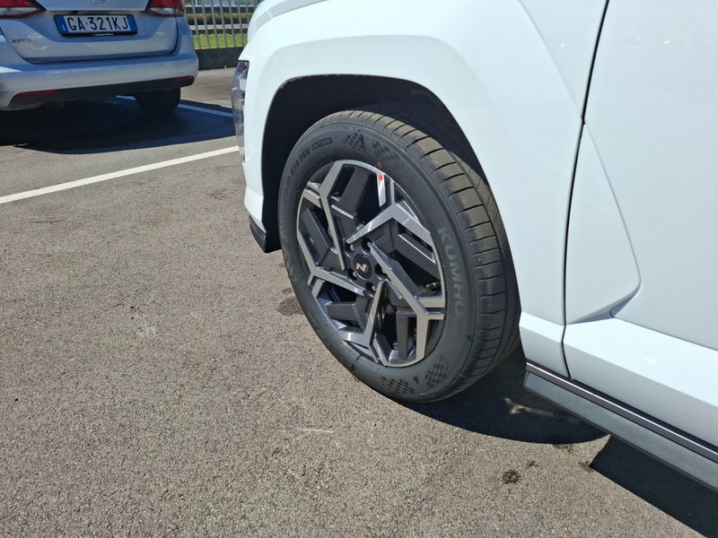 Hyundai Kona nuova a Latina (11)