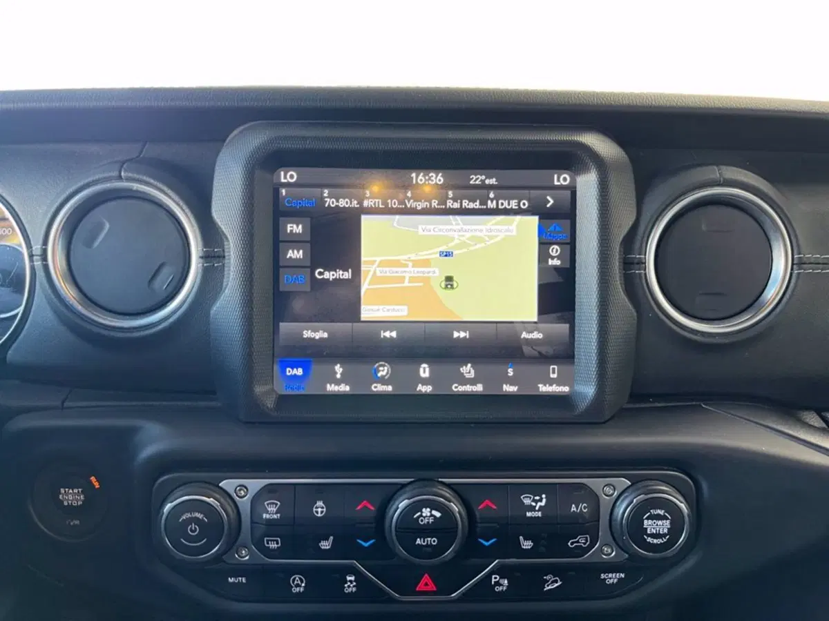Jeep Wrangler Unlimited usata a Milano (14)