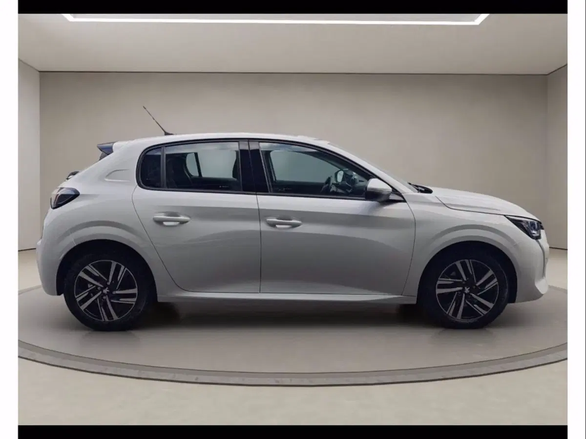 Peugeot 208 usata a Catania (7)
